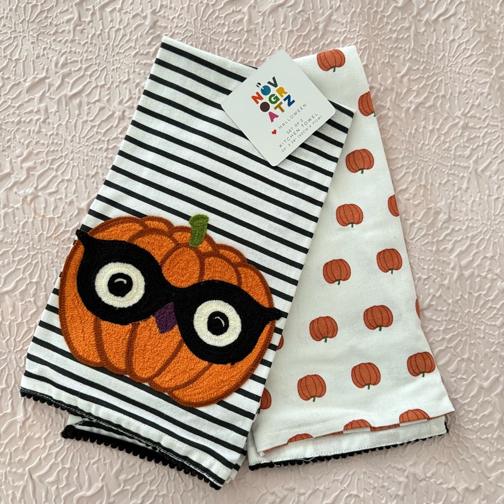 Novogratz Halloween Kitchen Towels Set of 2 NWT